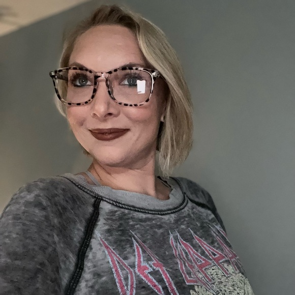 Meet your Posher, Heather - Picture 2 of 2